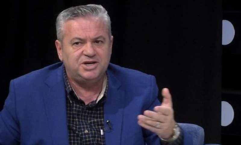 “Mos mendoni se shqiptarët janë debila si ju” – Myslim Murrizi “shpërthen” ndaj drejtuesve të PD: Ju nuk iu besojnë më as qentë e rrugës e jo më demokratët