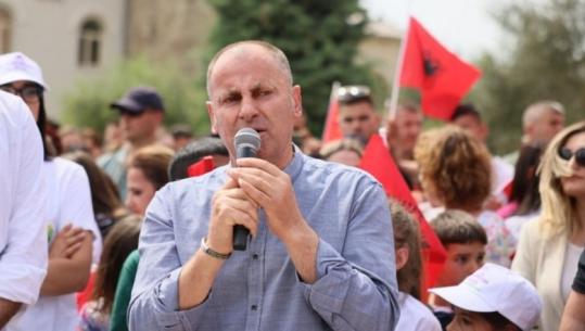 Dokumentet / Bukuroshi i Peqinit ndan me punonjësit e bashkisë paratë për shtresat në nevojë, afera flagrante me tendera