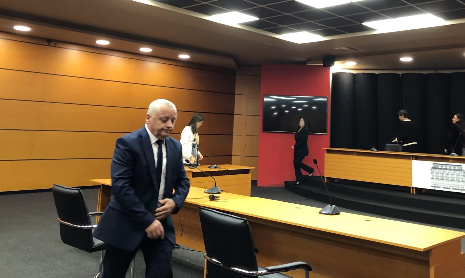 KLP qoka si KLD, i jep 70 % të pagës prokurorit Lazër Çardaku që është shkarkuar nga Vetingu dhe ka dalë në pension