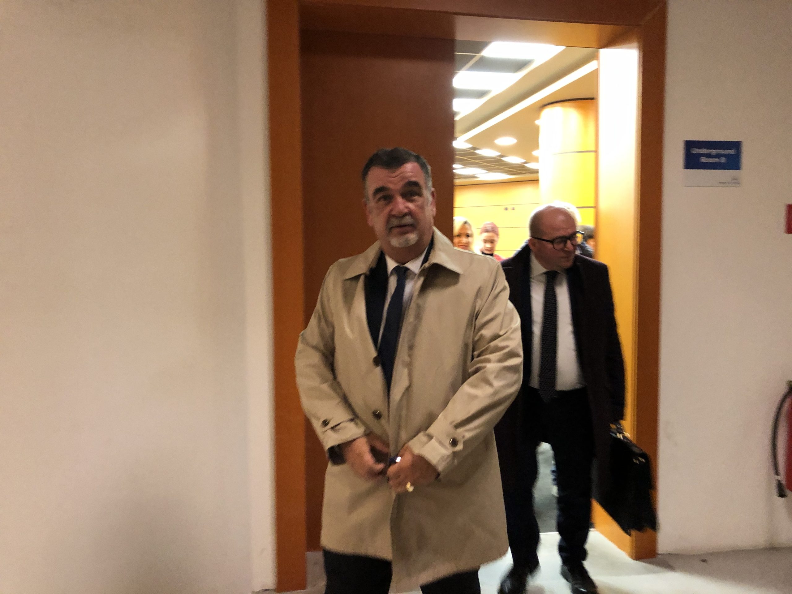 E rëndë / Vritet gjyqtari i Apelit Astrit Kalaja brenda sallës së gjyqit, arrestohet autori Elvis Shkëmbi, kishte çështje pronash