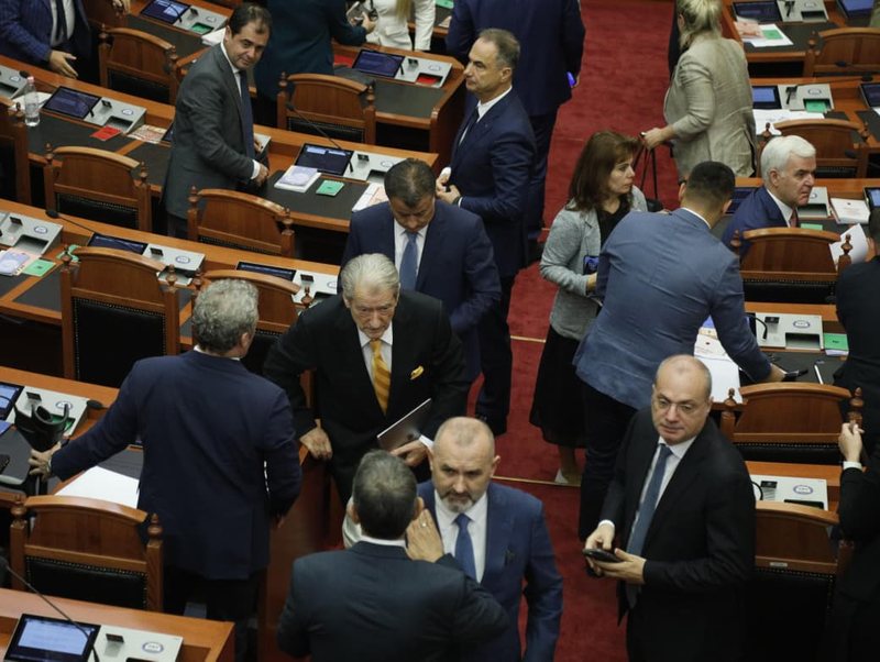 Zbardhen prapaskenat e negociatave të grupit të Berishës. Telefon me Lapajn dhe kafe me Shabanin, Bisedimet me Shehajn