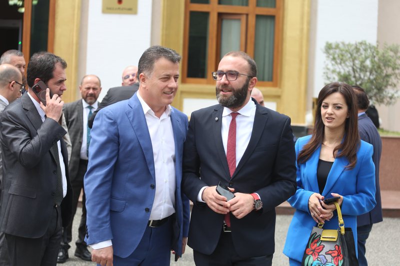 Gazment Bardhi kandidat për Bashkinë e Tiranës? Ja si përgjigjet Xhelal Mziu!