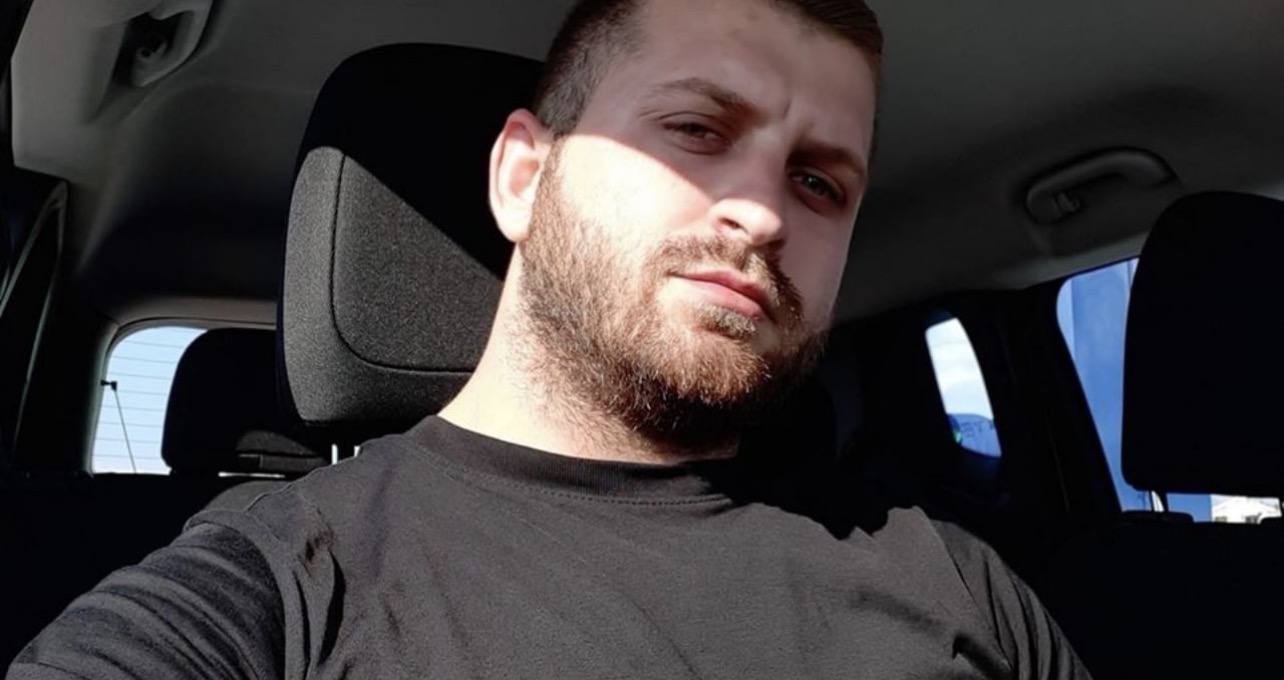“Jam keq o babë, m’kanë gjujt”, babai i Andi Malokut dëshmon në GJKKO, përplaset me të akuzuarin: Po mua pse doje të më vrisje?