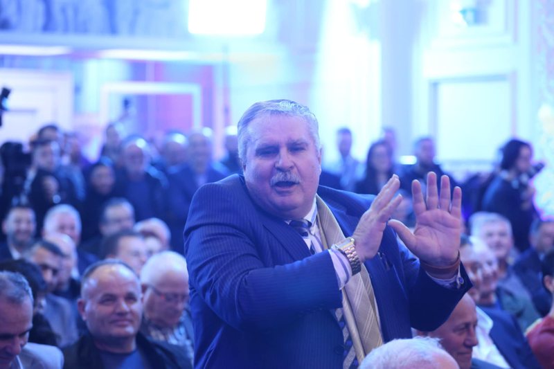 Kujtim Gjuzi revoltohet me Berishën: Si mund të mbështesim një “polic” soroist alla Zelensky, që do t’i vëjë flakën Tiranës?