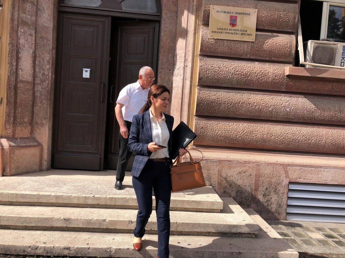 Blerina Muço, gjyqtarja që vettingu e nxori si “pa integritet” dhe “me pasuri të pajustifikuar”, kërkon rikthimin me dokumente të dyshimta