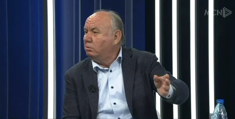VIDEO/ Fahri Balliu ia fut p*rdhës në studio teksa komenton kandidatët e ‘pavarur’ të PD. Ndërron paçen me fasulen?