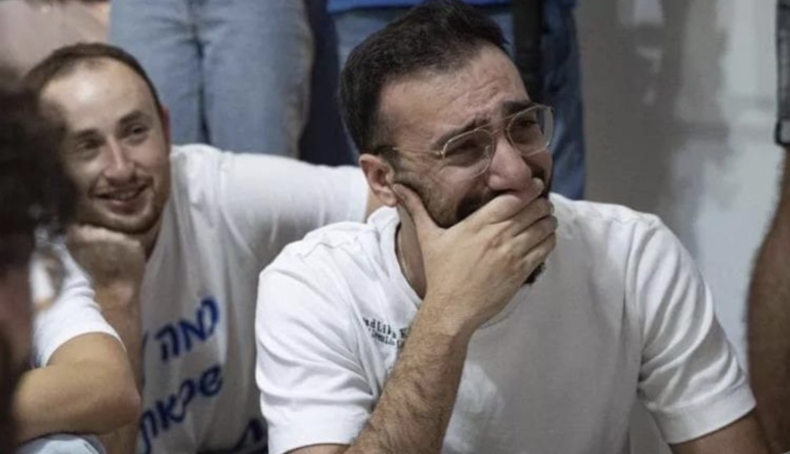 ‘Të dhunuar, të mbyllur në kafaz dhe të pavetëdijshëm’, rrëfimet e pengjeve izraelite për dy vite terror nga Hamasi