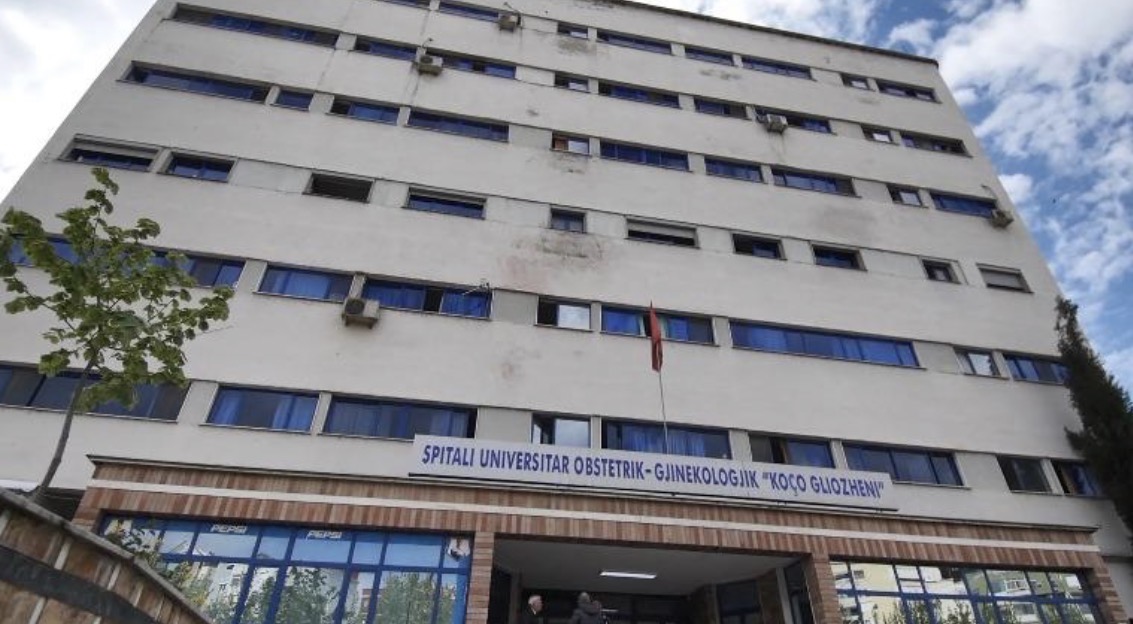 Foshnja ndërroi jetë te ‘Koço Gliozheni’ para katër vitesh, prokuroria merr të pandehur 2 mjekë! Vdekja erdhi si rezultat i dëmtimeve të rënda gjatë lindjes