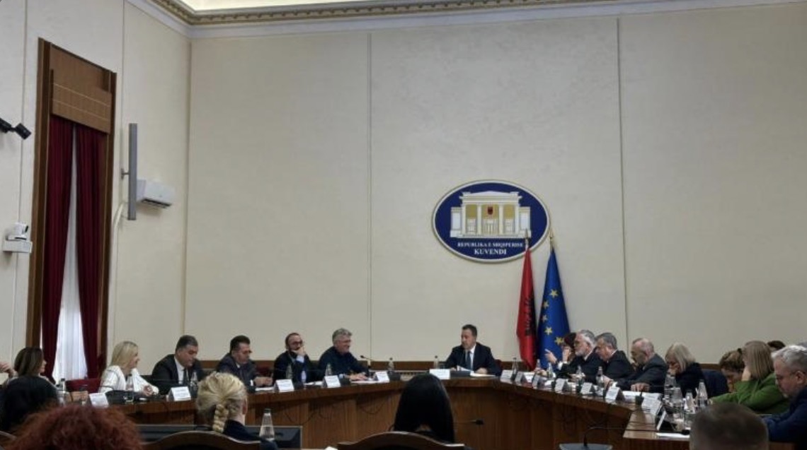 Mblidhet Konferenca e Kryetarëve/ Në shqyrtim dy komisionet e propozuara nga PD, Gjekmarkaj: Po zhbëni pluralizmin dhe opozitën