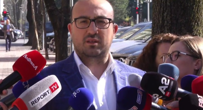 Bardhi u përjashtua 15 ditë nga Kuvendi. Korreshi: Ai është një nga figurat më të forta të PD, i keni parë këto “new entry” që…