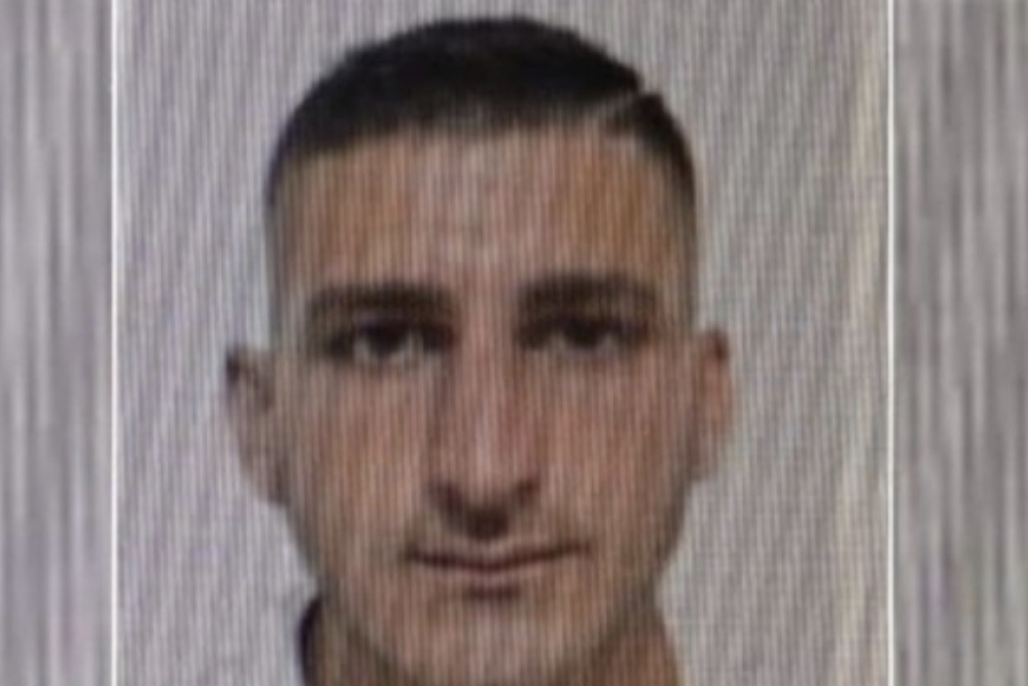 I shpallur në kërkim për vrasjen e 33-vjeçarit në Manzë/ Del foto e Daniel Pepës