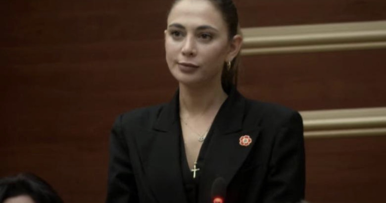 Briseida Çakërri betohet si deputete e re e PS, zuri vendin e Bruna Mersinit që kandidoi për bashkinë Vlorë