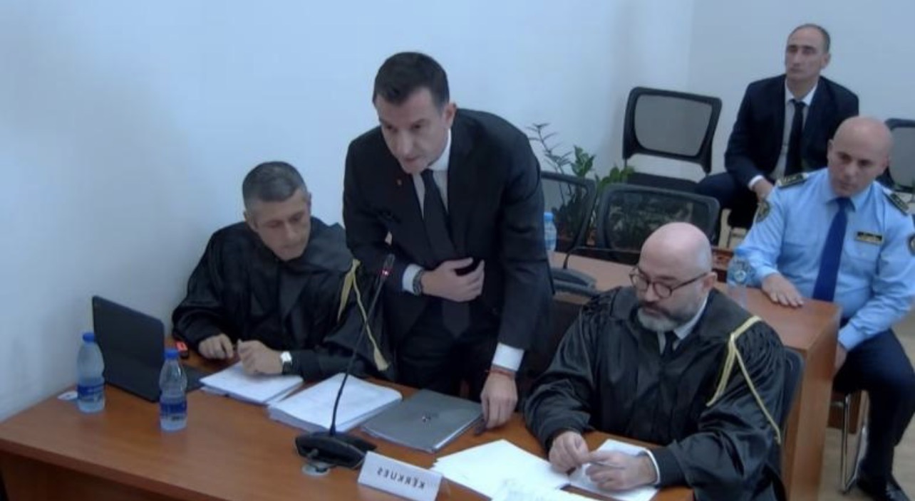 Pezullimi i zgjedhjeve në Tiranë, Presidenca: Dekreti nuk mund të shqyrtohet nga Kushtetuesja! Mbrojtja e Veliajt: Kompetencë e juaja