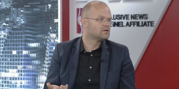 “Beleri është recidivist, përgjegjës për masakrën e Peshkëpisë!” Kalaja: Kjo është një republikë klounësh