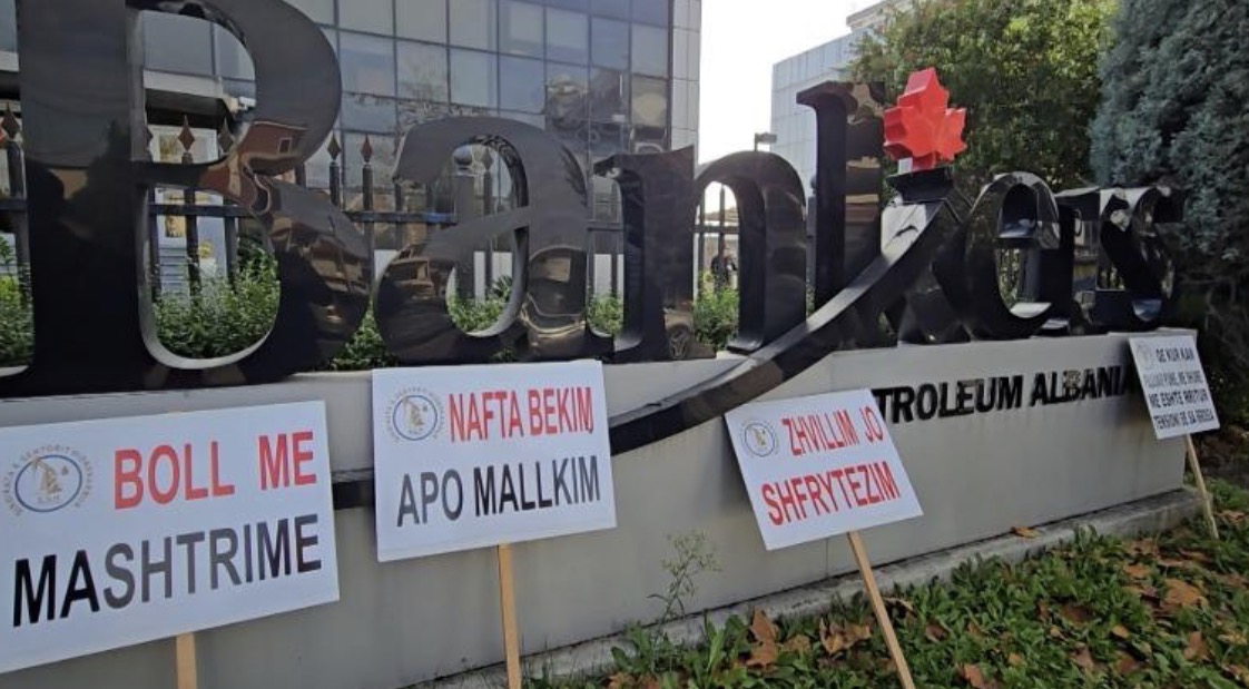 Fier/ Naftëtarët prej 17 ditësh në grevë, reagon ‘Bankers Petroleum’: Operojmë në përputhje të plotë me legjislacionin shqiptar të punës!