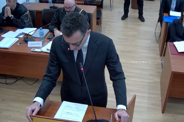 “Fali o Zot se…”, Erion Veliaj sulmon anëtarët e PS në Këshillin Bashkiak: Lutem çdo natë për ta!