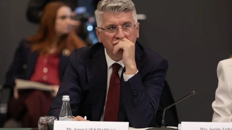 Agron Gjekmarkaj: Dekreti për Tiranën, faqe e zezë në kapjen e shtetit!