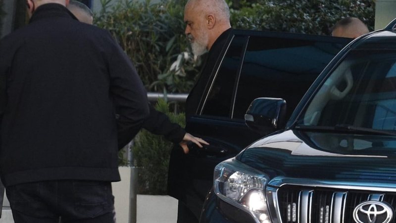 Edi Rama mbledh strukturat e PS: Veliajn nuk e shkarkoi qeveria, por këshilli bashkiak