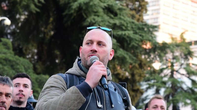 Ironia e botuesit Mero Baze me të përzgjedhurin e Berishës në Tiranë: Siç pritej, kandidat nga shoqëria e Zenit, jo shoqëria civile
