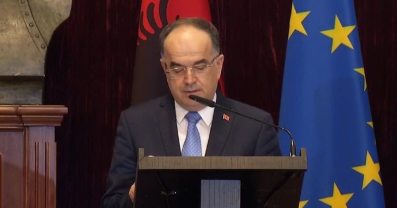 Presidenti Begaj reagon për vrasjen në gjykatë: Akt makabër ndaj sistemit