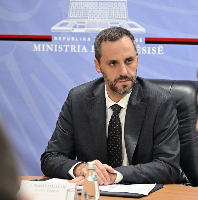 Nga përndjekja e Zef Brozit, te Sollaku, Ina Rama e Dumani, Lamallari i kujton Berishës sulmet ndaj drejtësisë: Me ligjin 7501 futët Shqipërinë në vëllavrasje