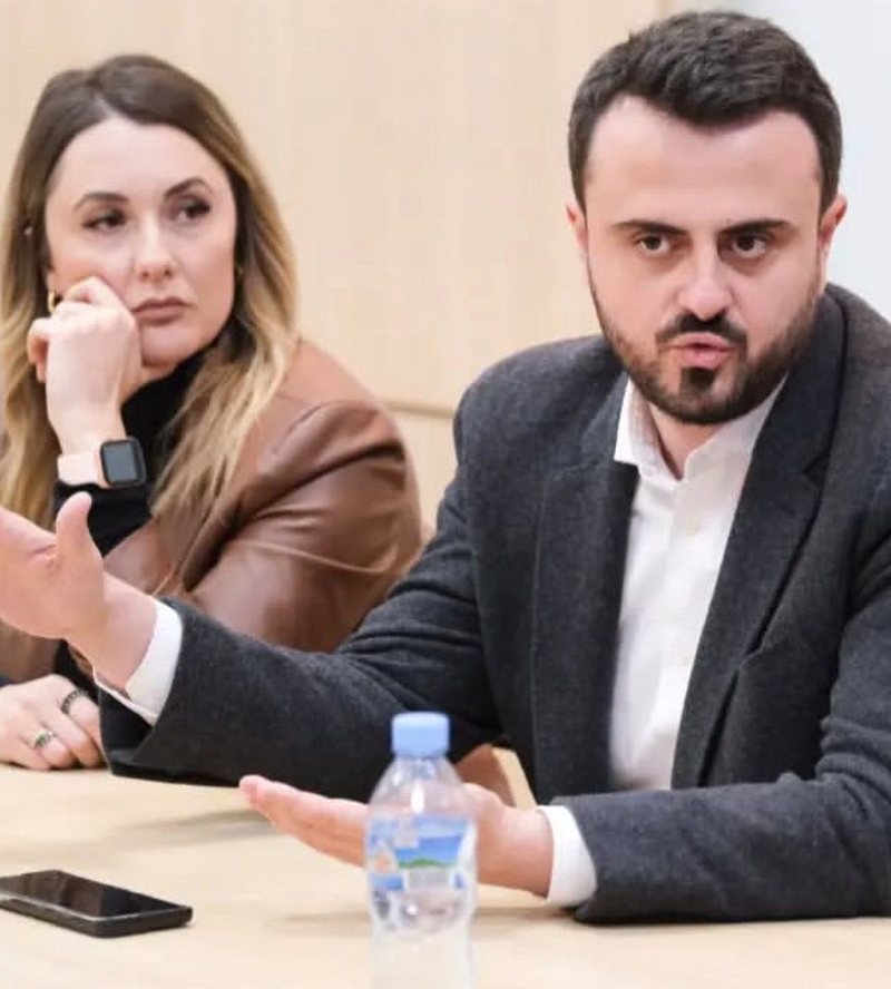 Myslim Murrizi – kreut të FRPD: O palaço, si mbani në krah ato që Rama i mban në prehër? Ndaj nuk ju voton njeri ju