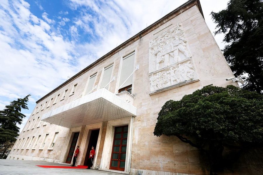 Rama bën ndryshime në kabinet, emërime dhe shkarkime zëvendësministras