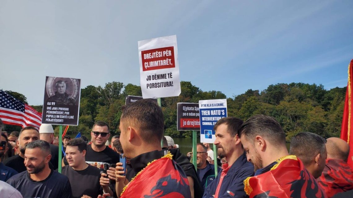 BIRN: Protesta e veteranëve të UÇK-së nxit tensione të reja midis Kosovës dhe Shqipërisë