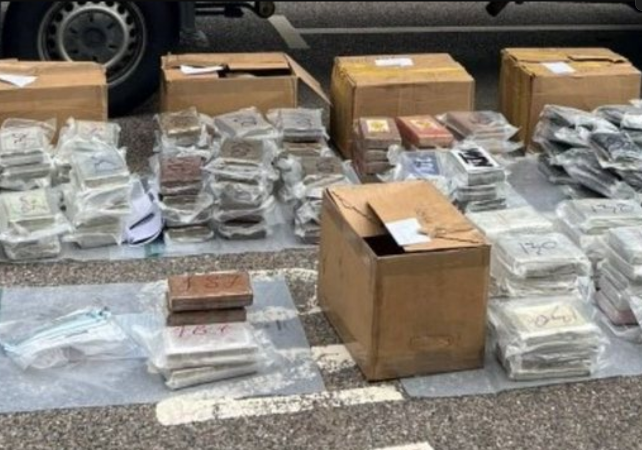 Tre shqiptarë në Londër kapen me 250 kg kokainë