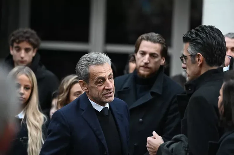 Cilat libra ka marrë Sarkozy me vete në qeli dhe si do të jetë dhoma e tij e burgut?