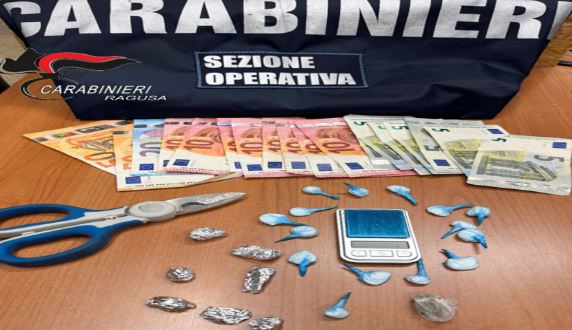 Itali/ Parkonte makinën në qendrën historike dhe shiste kokainë, arrestohet 28-vjeçari shqiptar
