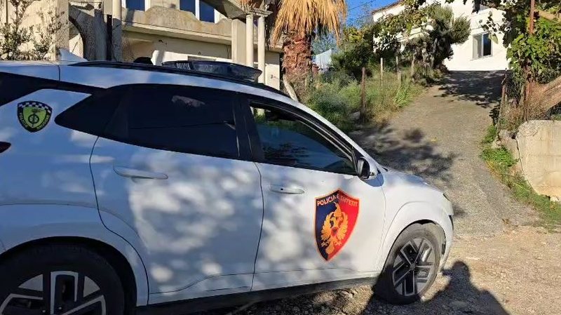 Masakroi me thikë të atin, policia rrethon fshatin Shkallnur në Durrës: I riu me probleme të shëndetit mendor, është arratisur