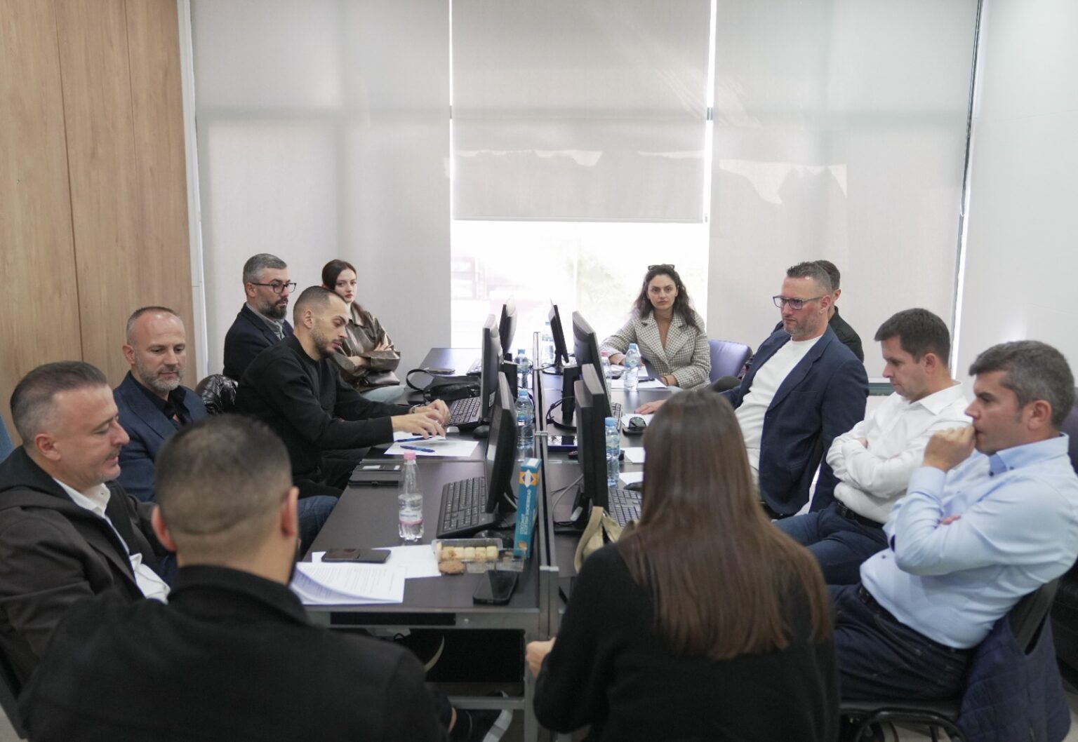 Fushata për Tiranën/ Florian Binaj prezanton planin e veprimit me përfaqësuesit e opozitës