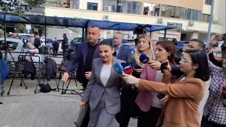 Zv. kryeministrja Balluku paraqitet në SPAK, shoqërohet nga motra avokate