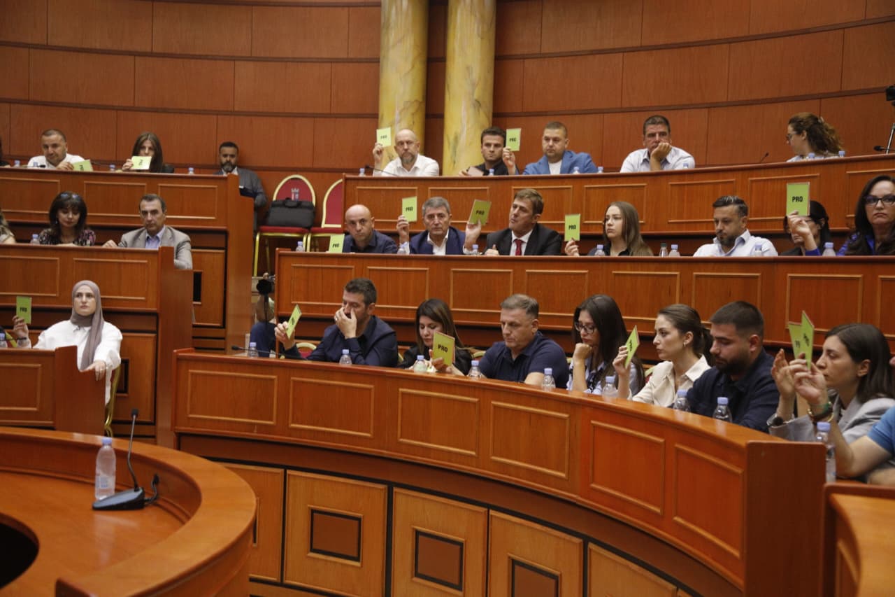 Skandal / Këshilli Bashkiak i trullosur nga urdhri për sharkimin e Veliajt harroi të komandojë një tjetër në vend të tij. “Barku” zuri edhe demokratët