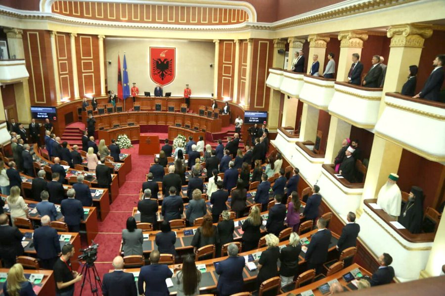 32 deputetëve nuk ju jepet certifikata e sigurisë për arsye hetimi?