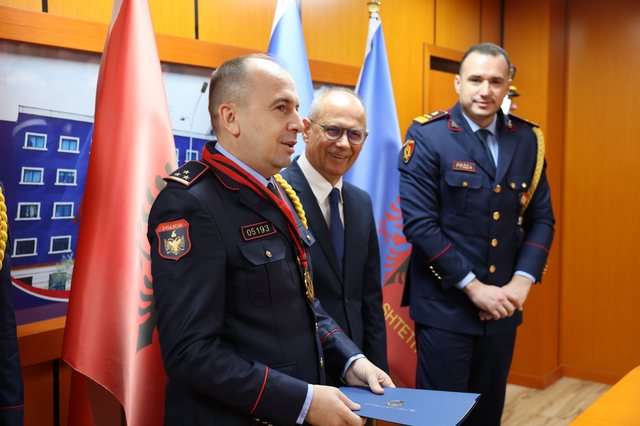 Numri dy i Policisë në Fier Oliger Torba, vlerësohet me medalje ari nga Univesiteti i Tiranës!