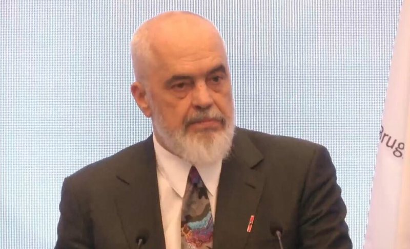 Dëbimi i 700 familjeve shqiptare, Rama për deklaratën e sekretares britanike: Pëshpërimë statistikore, kërkon të fitojë pikë politike