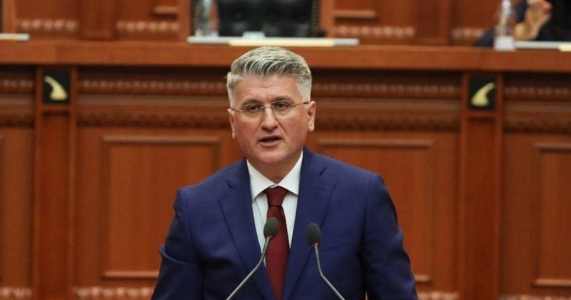“Qytetarët s’i kam vjedhur kurrë” – Agron Gjekmarkaj: Sali Berisha s’është shenjtor!