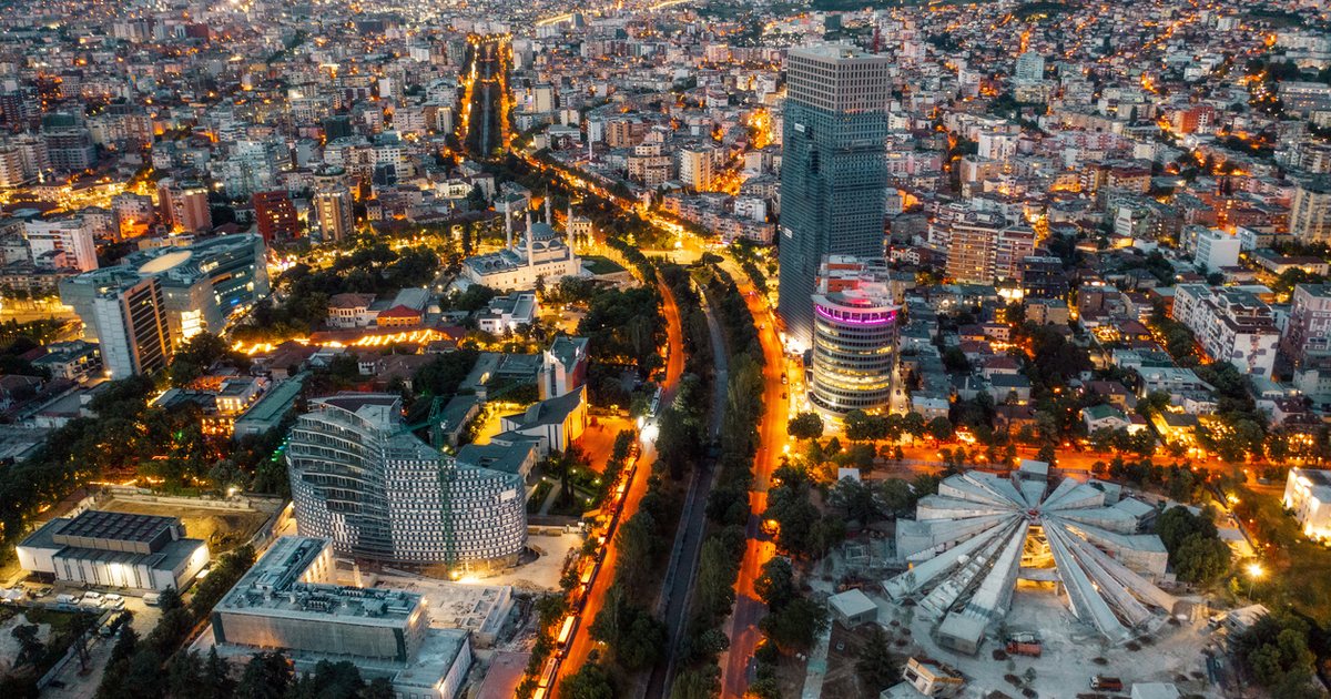 Qiratë shtrenjtohen sërish, të papërballueshme për vendasit, të lira për turistët