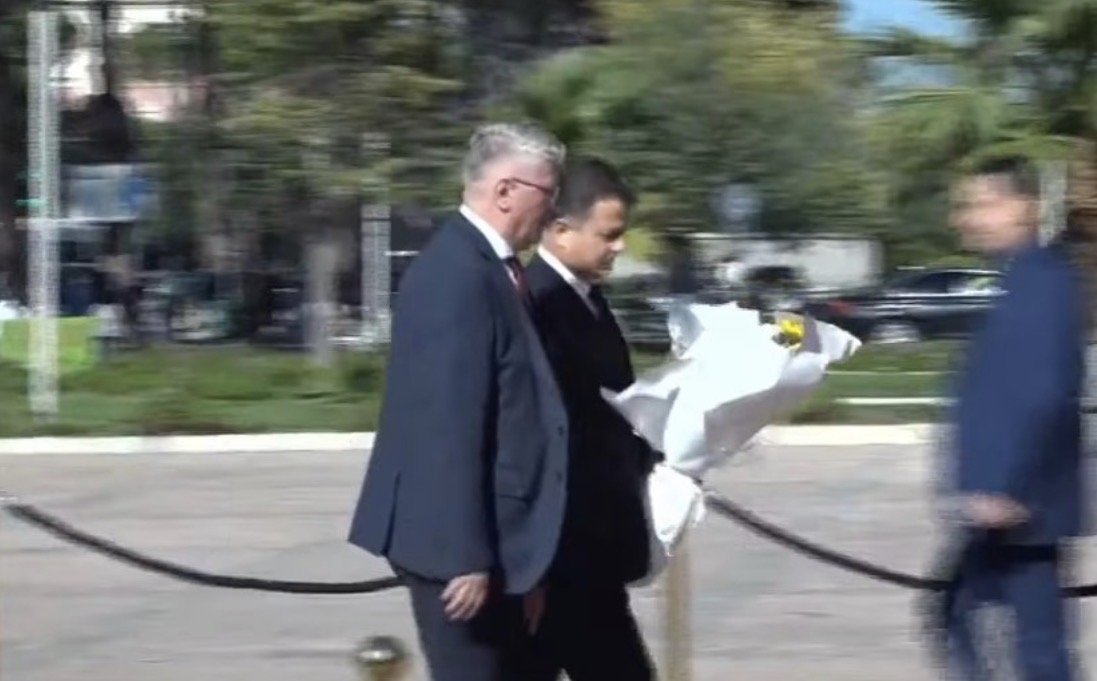 Homazhet për Fatos Nanon, Berisha nuk shkon në ceremoni! Dërgon si përfaqësues Gjekmarkajn dhe Nokën