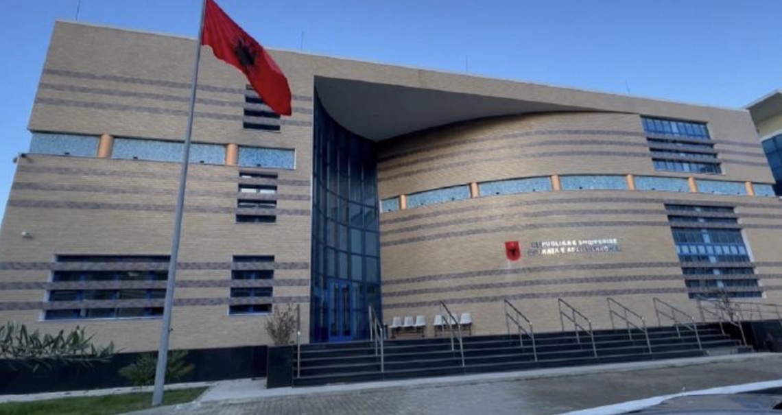 Favorizuan ndërtimet pa leje, Gjykata e Shkodrës cakton masën ‘detyrim paraqitje’ për efektivin dhe tre punonjës të IMT-së