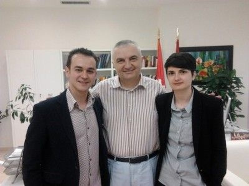 Xheni Karaj i përgjigjet Metës: Flet nga errësira e burgut për ligjin e dritës