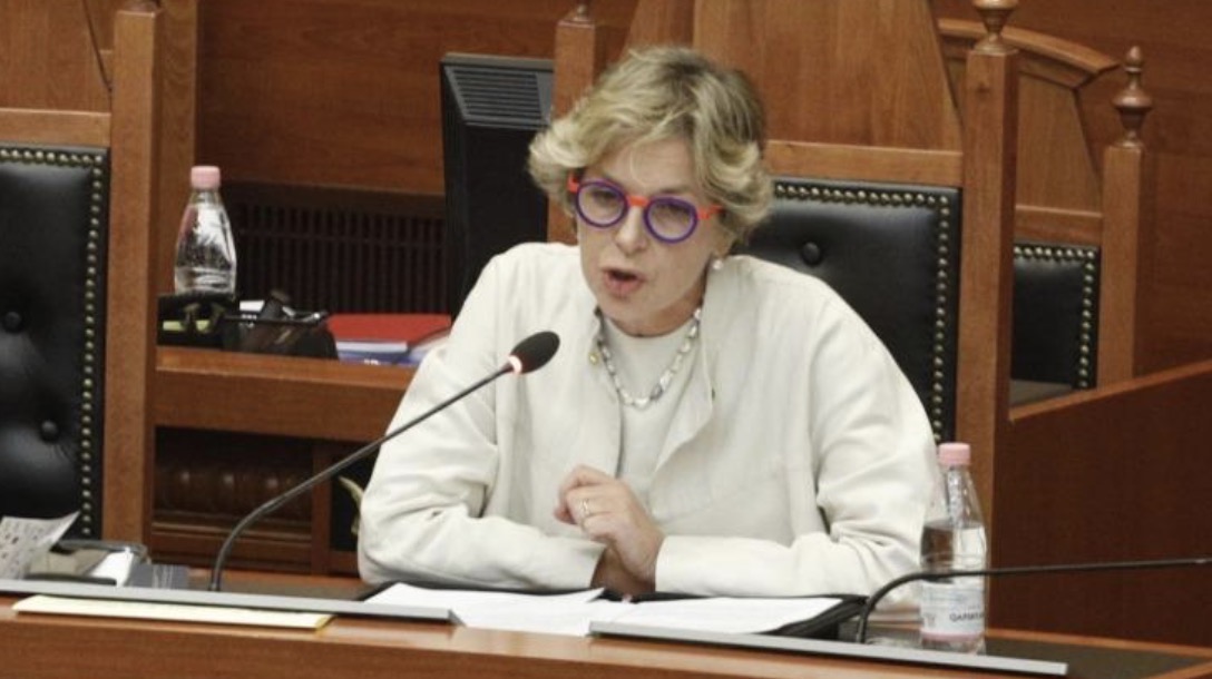 Ministrja Sala intervistë për AuntMinnieEurope: Sfidë e re në jetë! Prioritet revolucioni i imazherisë digjitale