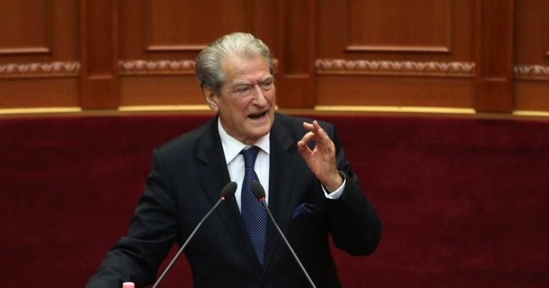 “Bëri deklarata fyese ndaj ambasadorit të BE”, PS kërkon përjashtimin e Berishës nga punimet e Kuvendit