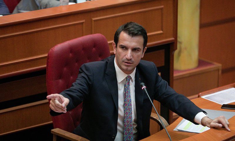 “Veliaj do të kthehet në zyrë”, këshilltari socialist i Tiranës: Do t’ia shpjegojmë pse e “tradhtuam”