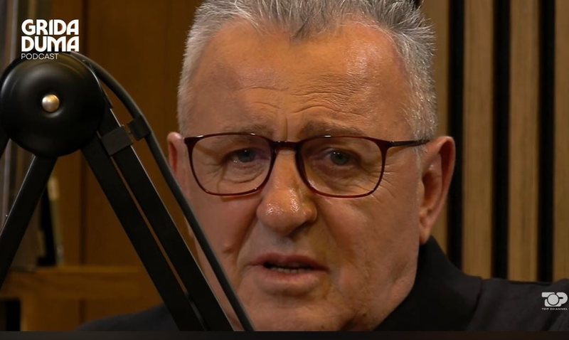 “Doja të vdisja, më mbajtën fëmijët” – Rrëfimi Agron Llakajt për humbjen e gruas: E përcollëm si nuse të bukur