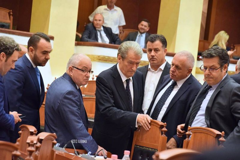 “PD i ka vënë vulën vetes, po mbron fatin ligjor të Berishës”