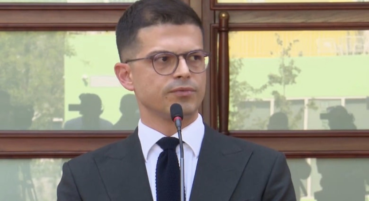 “Rama i ka kërkuar dorëheqjen Pirro Vengut”/ Ministri i Mbrojtjes mohon deklaratën e Berishës: Dëlire të kësaj natyre nuk më shqetësojnë