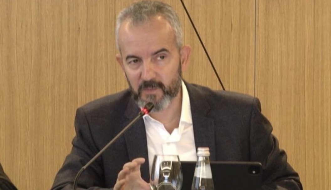 Kryekomisioneri i KQZ: Bashkëpunimi me BE i rëndësishëm! Duhet të trajnohet administrata zgjedhore, politika të largohet